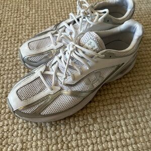 Under Armour Men’s Athletic Shoes in White and Silver size 13